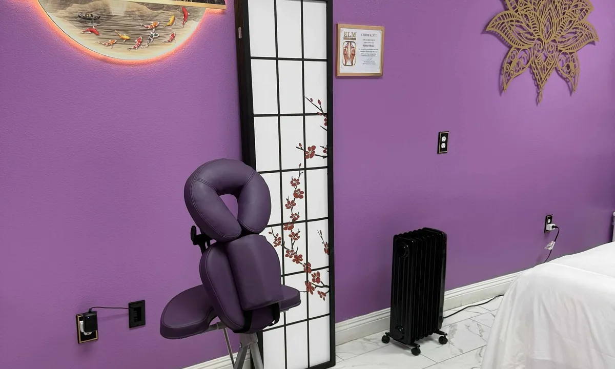 Purple massage chair beside a cherry-blossom shoji screen